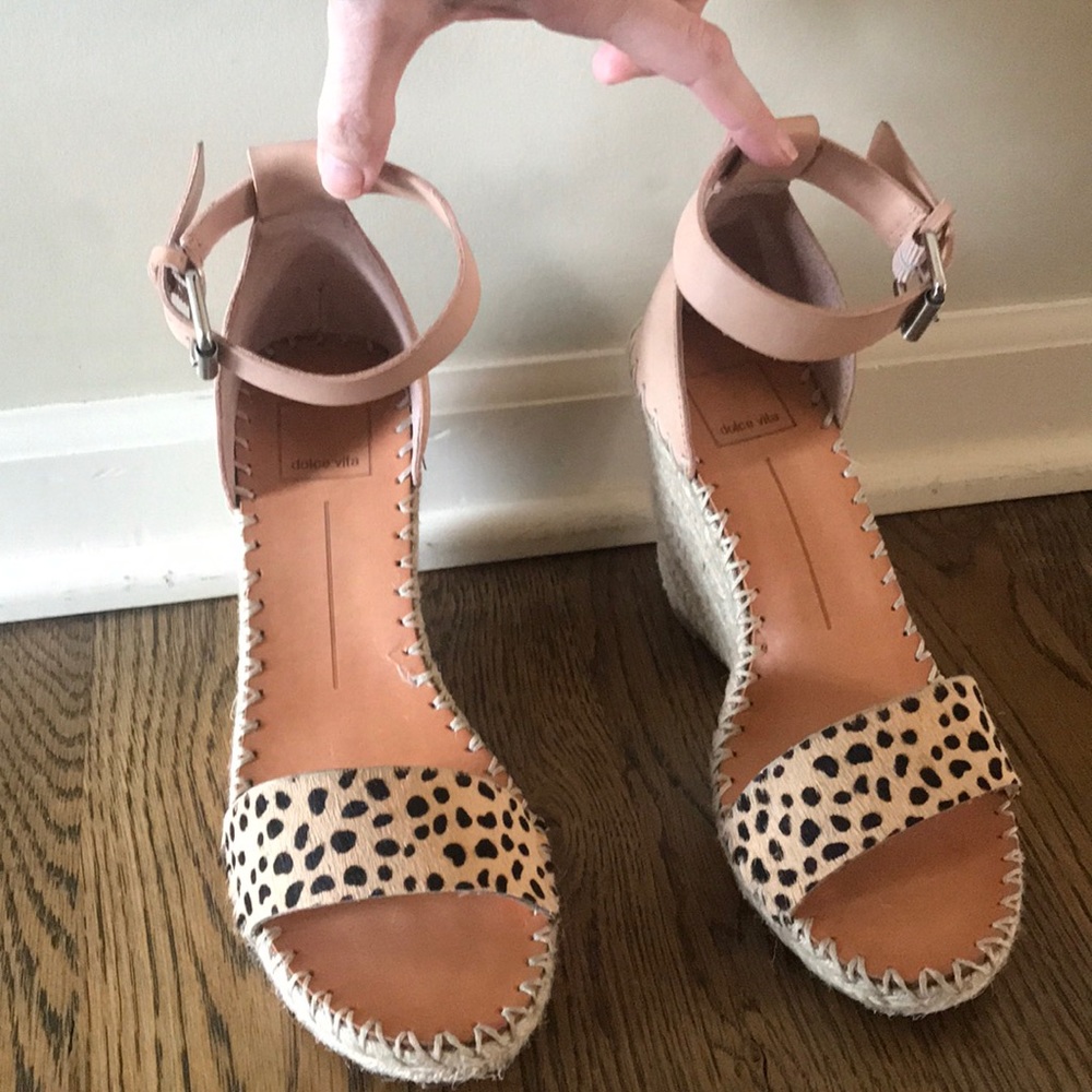 Dolce Vita Noor Wedges in leopard. Size 7.5